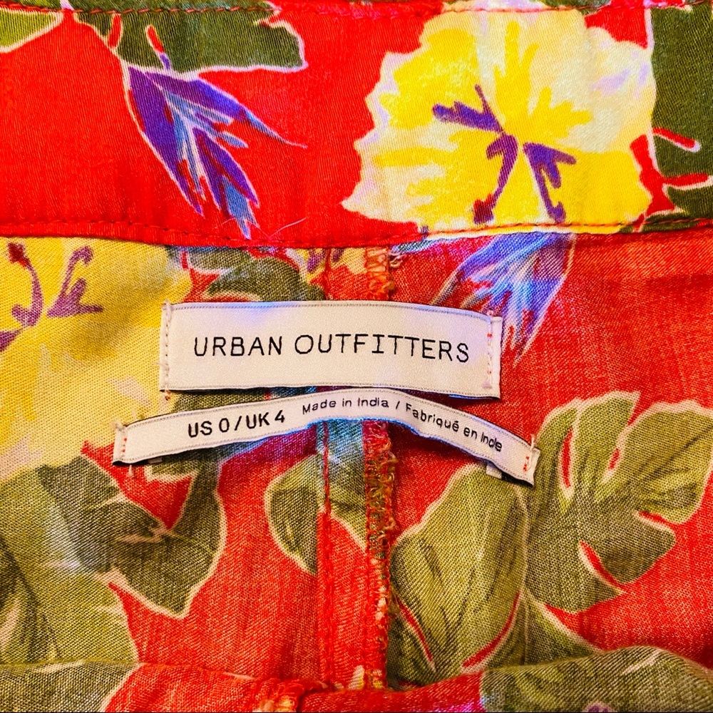 ⭐️ URBAN OUTFITTERS LEILANI FLORAL FLARE WIDE PANTS 0 - Picture 7 of 8